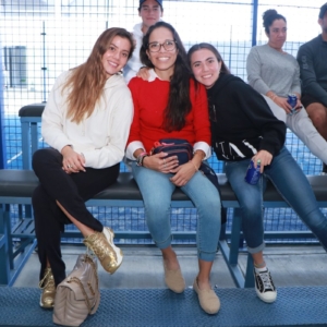Hola-Feliz-en-compania