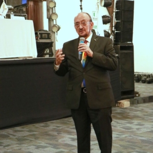 Vicente Arvezu Dando unas B