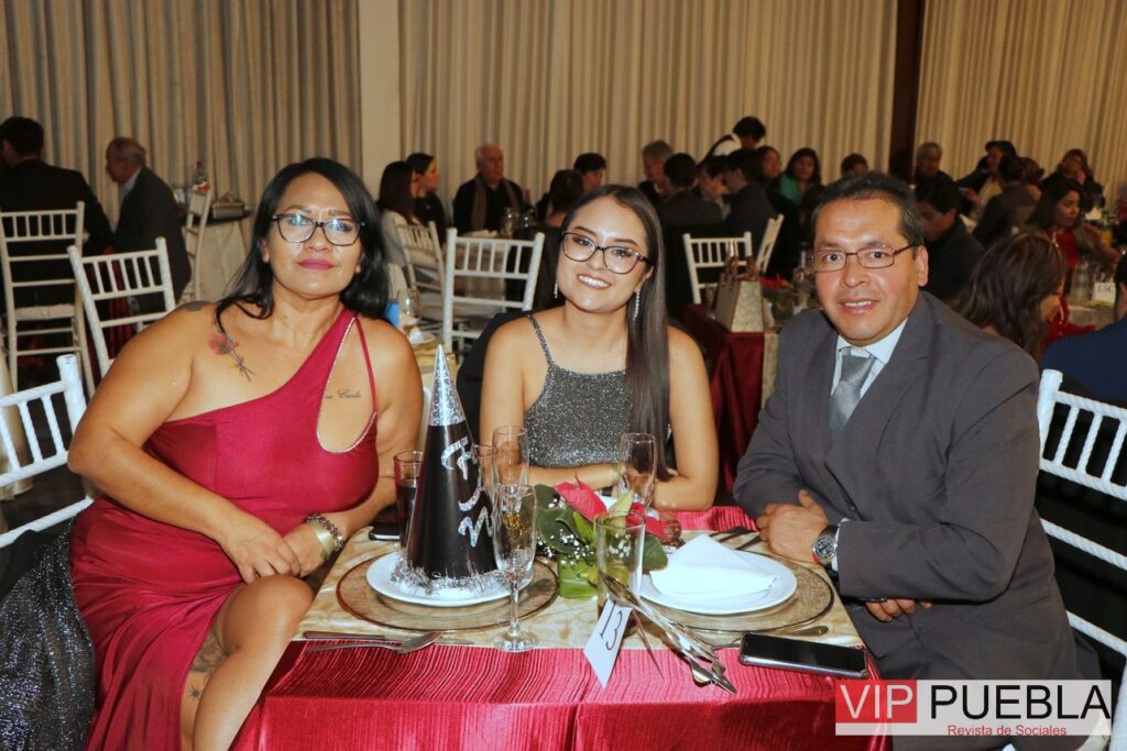 Carlos Rojas, Carla Rojas y Carla Bautista