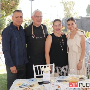 Aqui Gerardo Caligari y Judit Meza nuestros anfitriones acompañando a una de las familias