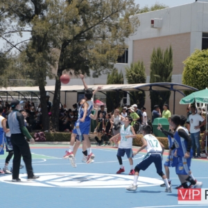 Los Niños Jugando al Basketboll