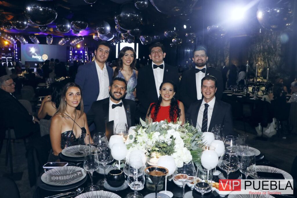 Alejandro Fernandez,Michelle Nochebuena,Andrea Zardaneta,Luis Villaseñor,Natalia Villaseñor y Yamil.