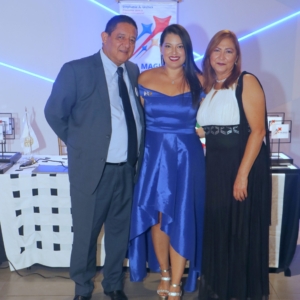 Carlos González, Haiselyne González y Virginia Téllez Papas de la Presidenta