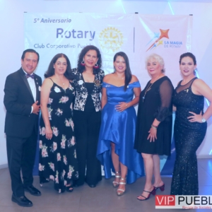 Haisselyne González y Eloina Bustillos con Miembros Rotarios