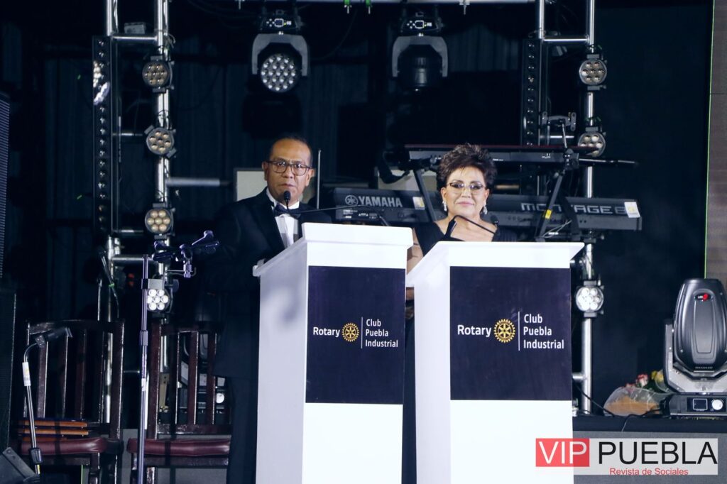 Omar Ixtlapale y Viky Fuentes Nuestros Presentadores.