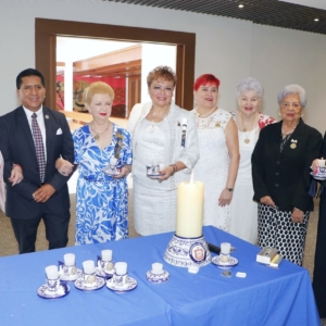 Alejandra Alvarez de Barcena Junto con las Damas Panamericanas