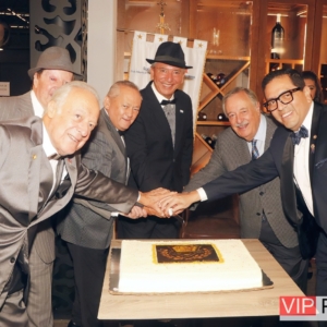 Foto de Presidium con el Pastel de Los 100 Años de Servicio