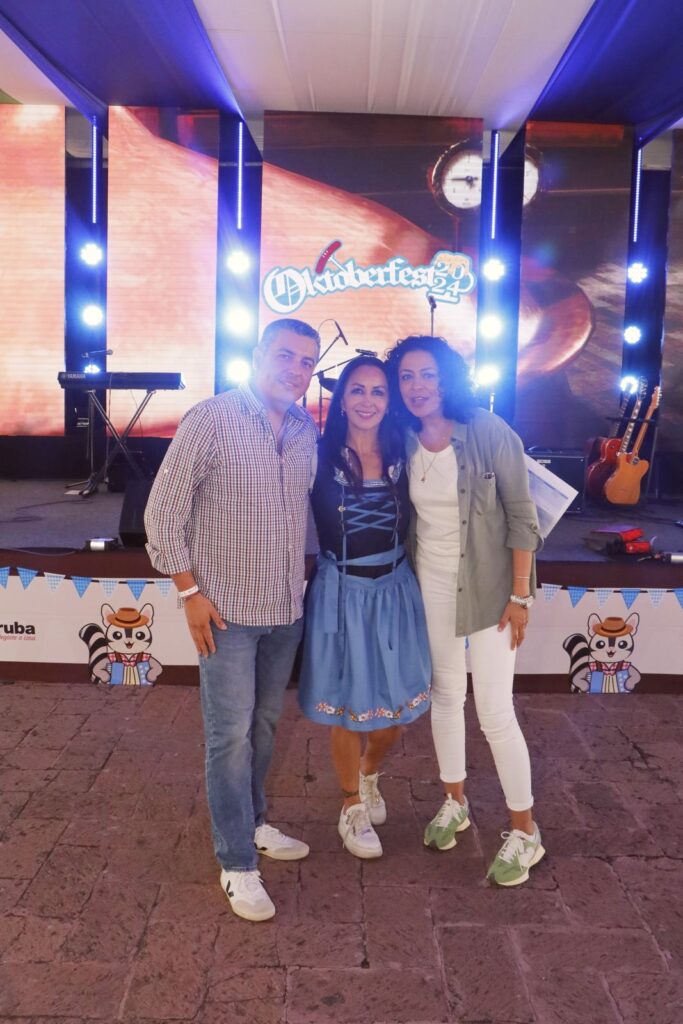 Ricardo Guerrero,Marisol Sánchez, y Emma Yunez