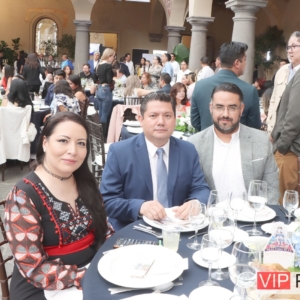 Denise Perez, Arturo Vázquez y Carlos Alvarez