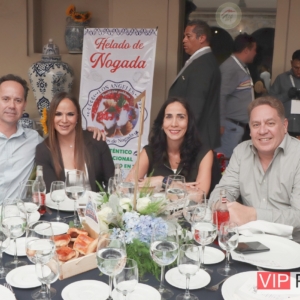 Javier Martinez, Coni Quiroz,Mariana Muñoz, y Carlos Yitani