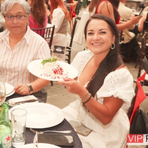 Nuestra Invitada Especial con Su Chile En Nogada