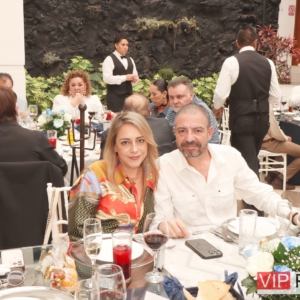 Carlos Yitani Taja y Dey Romero de Yitani