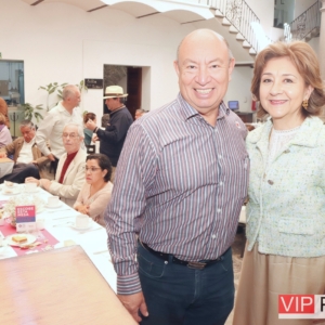 Cesar Soto y Elsa Bautista Nuestros Anfitriones de Este Desayuno de Exalumnos Udlap