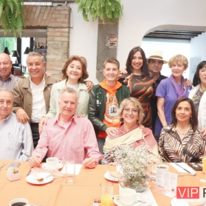 Comunidad Ex Alumnos Udlap Disfrutando de su Desayuno en la Casa del Mendrugo