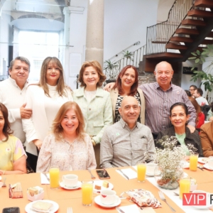Comunidad de Ex Alumnos Udlap Disfrutando su Desayuno en la Casa del Mendrugo