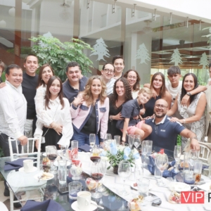 José Yitani Rios Festejando con Su Familia e Invitados