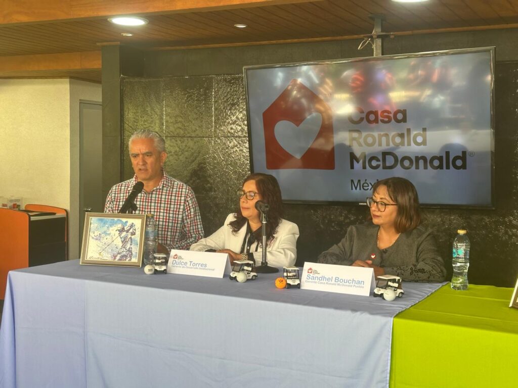 Roberto Benítez Artista Plástico Junto a Dulce Torres y Sandhel Bouchan