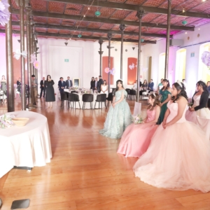 La Bendición del Padre a Las Quinceañeras