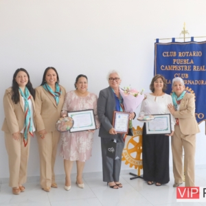 Entrega de Reconocimiento a Leticia Barrientos y Araceli Zarate
