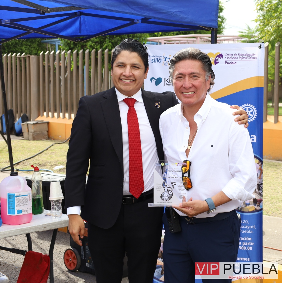 Entrega de ¿ Reconocimiento a David Bazán R Por Su Labor En Enchulame La Silla