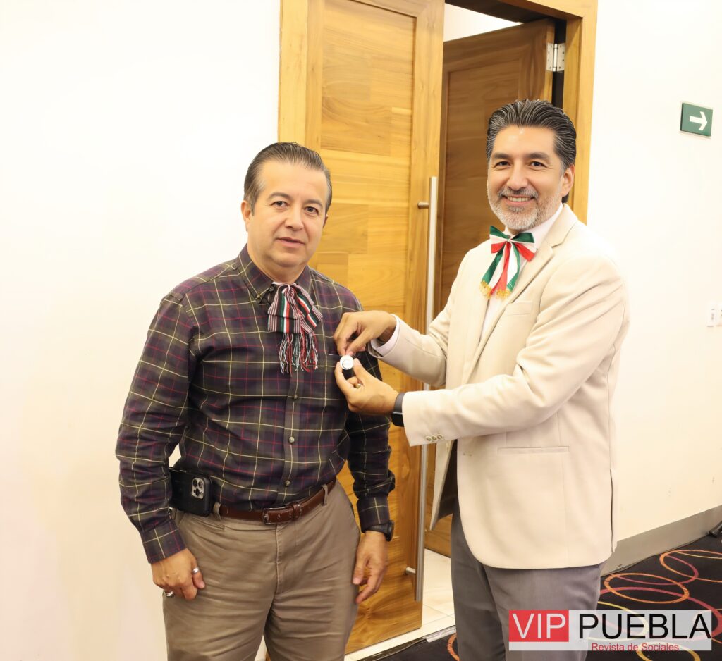 Imposición de Insignias Por Jesús Medina