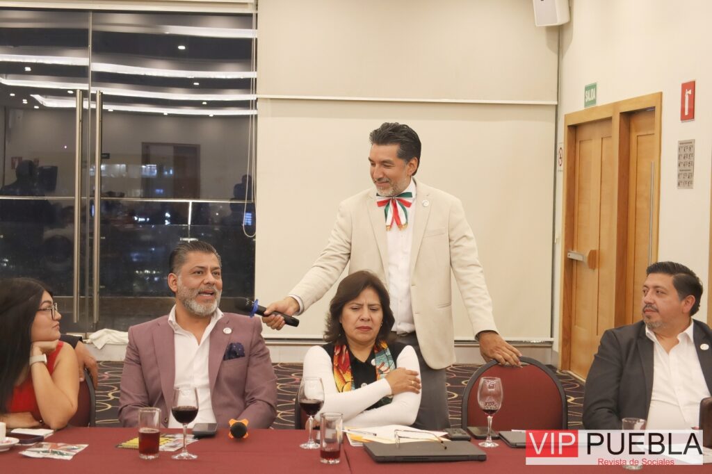Presentación de Raúl Van Troy Por Jesús Medina