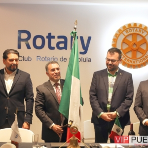 Rodolfo de La Rosa Haciendo Honores A La Bandera
